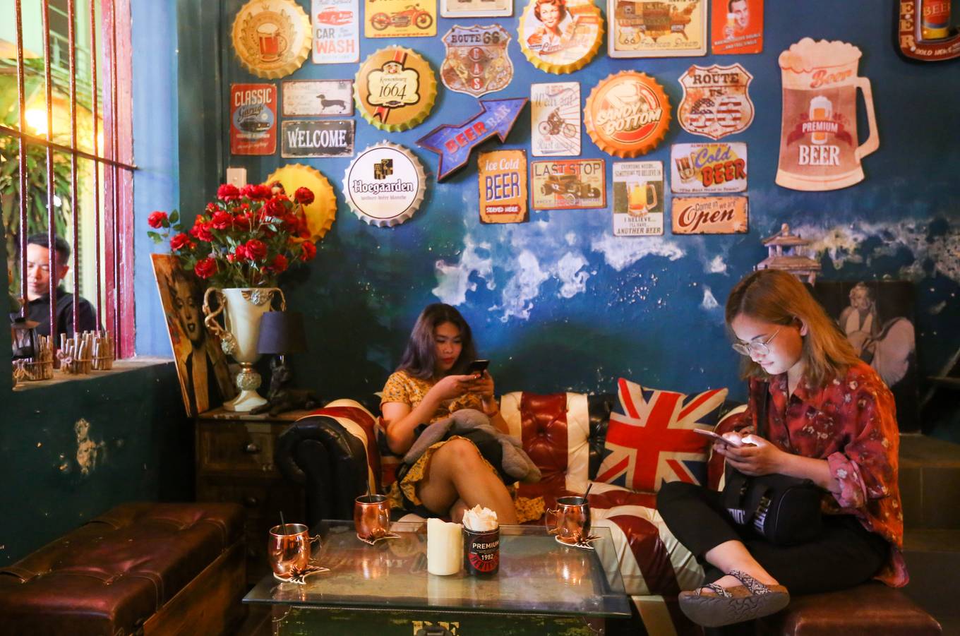 Qu&aacute;n c&agrave; ph&ecirc; kiểu Mỹ trong ng&ocirc;i nh&agrave; hơn 120 tuổi ở S&agrave;i G&ograve;n