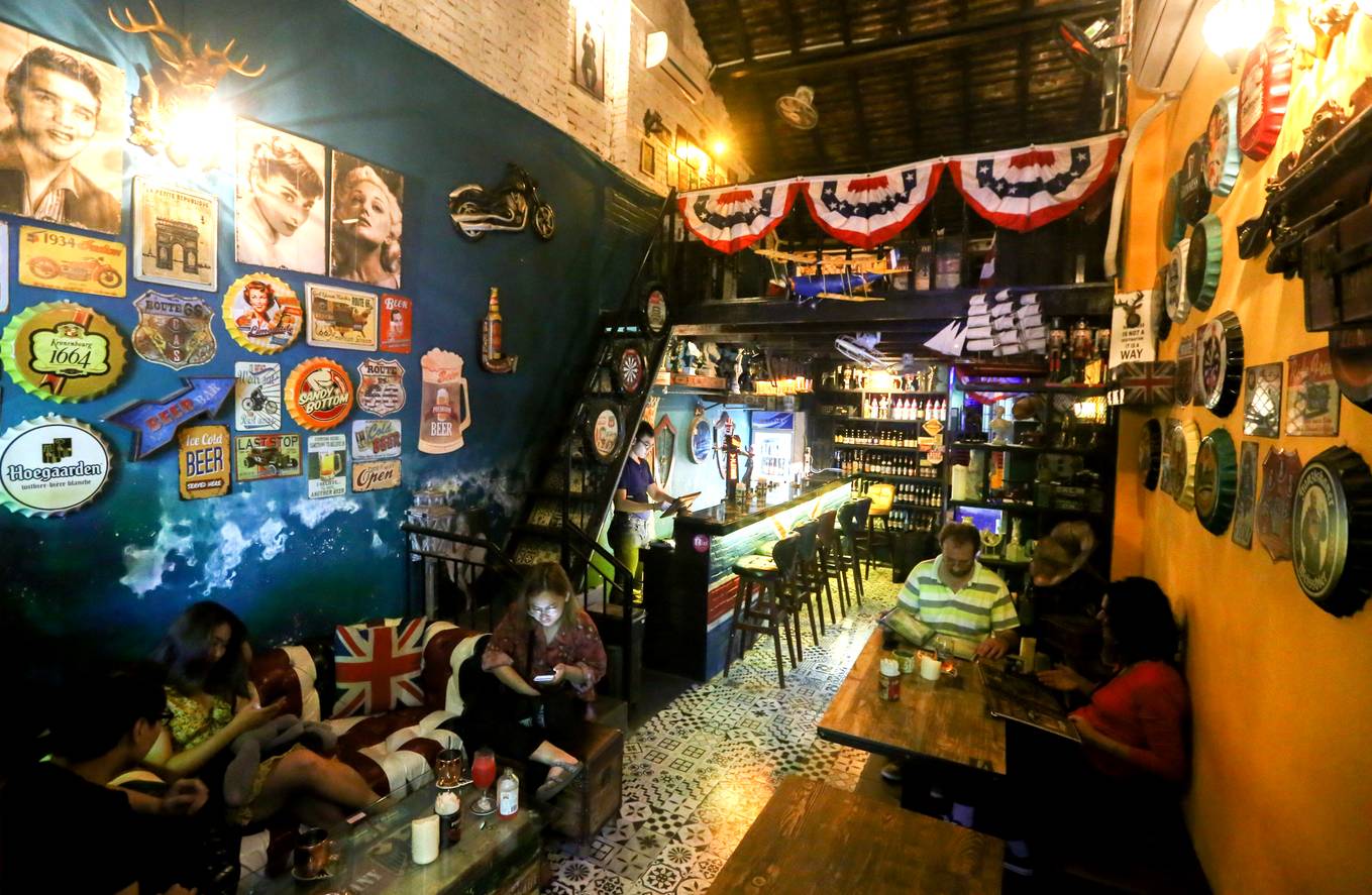 Qu&aacute;n c&agrave; ph&ecirc; kiểu Mỹ trong ng&ocirc;i nh&agrave; hơn 120 tuổi ở S&agrave;i G&ograve;n