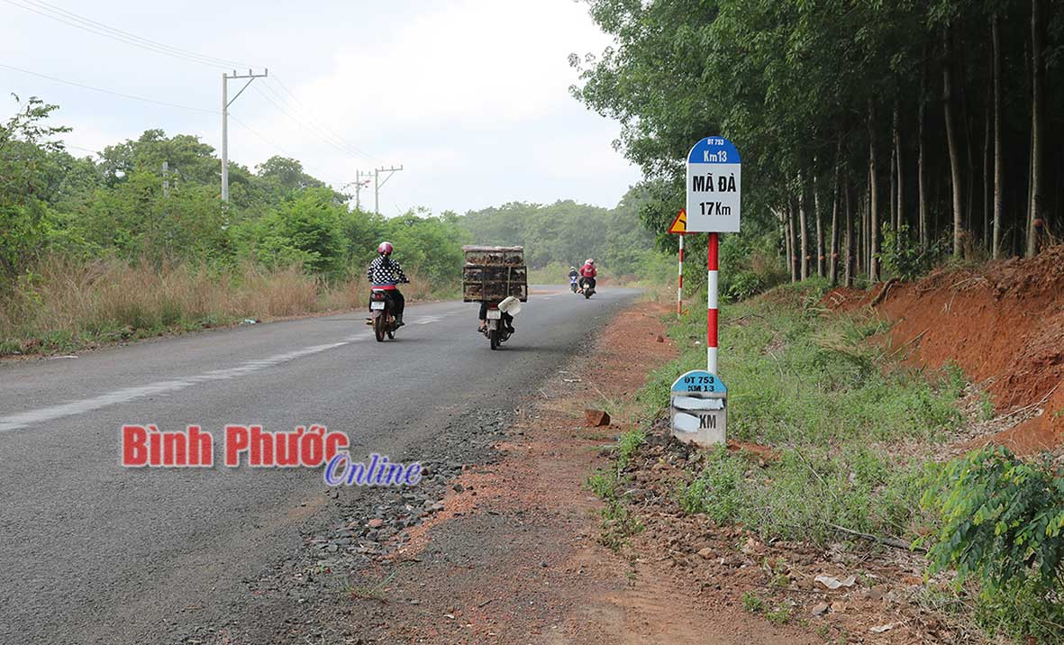 Ảnh chụp đường ĐT753 đoạn qua x&atilde; T&acirc;n Hưng