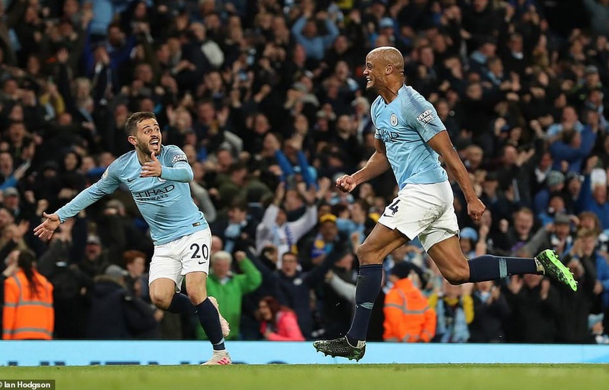 Kompany đã đưa Man City gần chức vô địch hơn bao giờ hết. (Nguồn: Daily Mail)