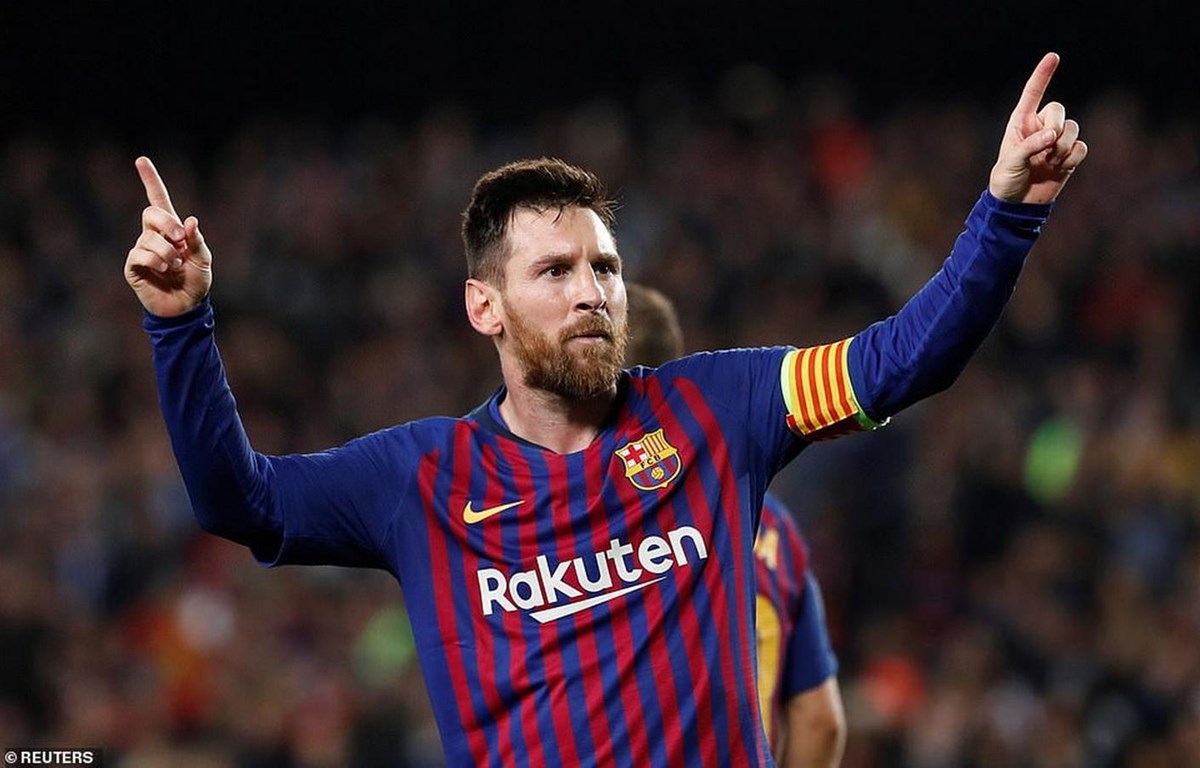 Messi mang ưu thế lớn về cho Barcelona.