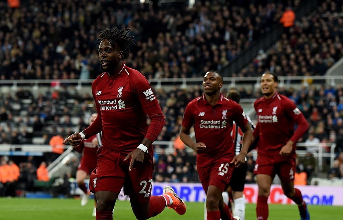 Liverpool tạm trở lại ngôi đầu Premier League.