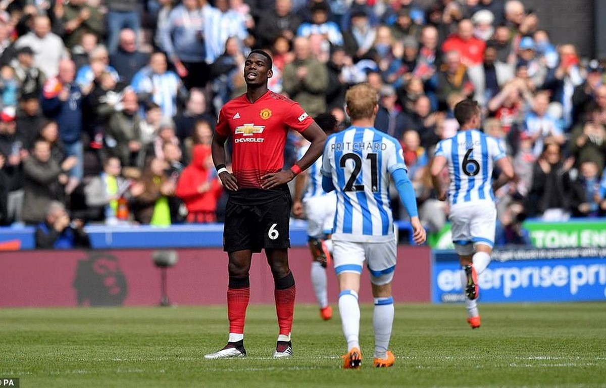 Pogba và M.U hết cửa giành suất dự Champions League.