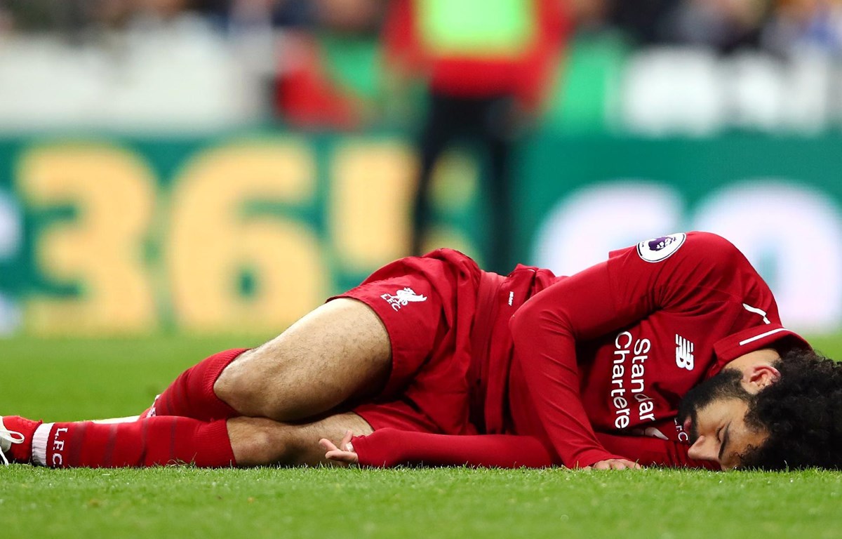 Salah dính chấn thương ở trận gặp Newcastle. (Nguồn: Getty Images)