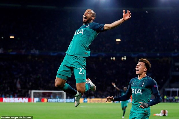 Moura lap hat-trick dua Tottenham vao chung ket day kich tinh hinh anh 2