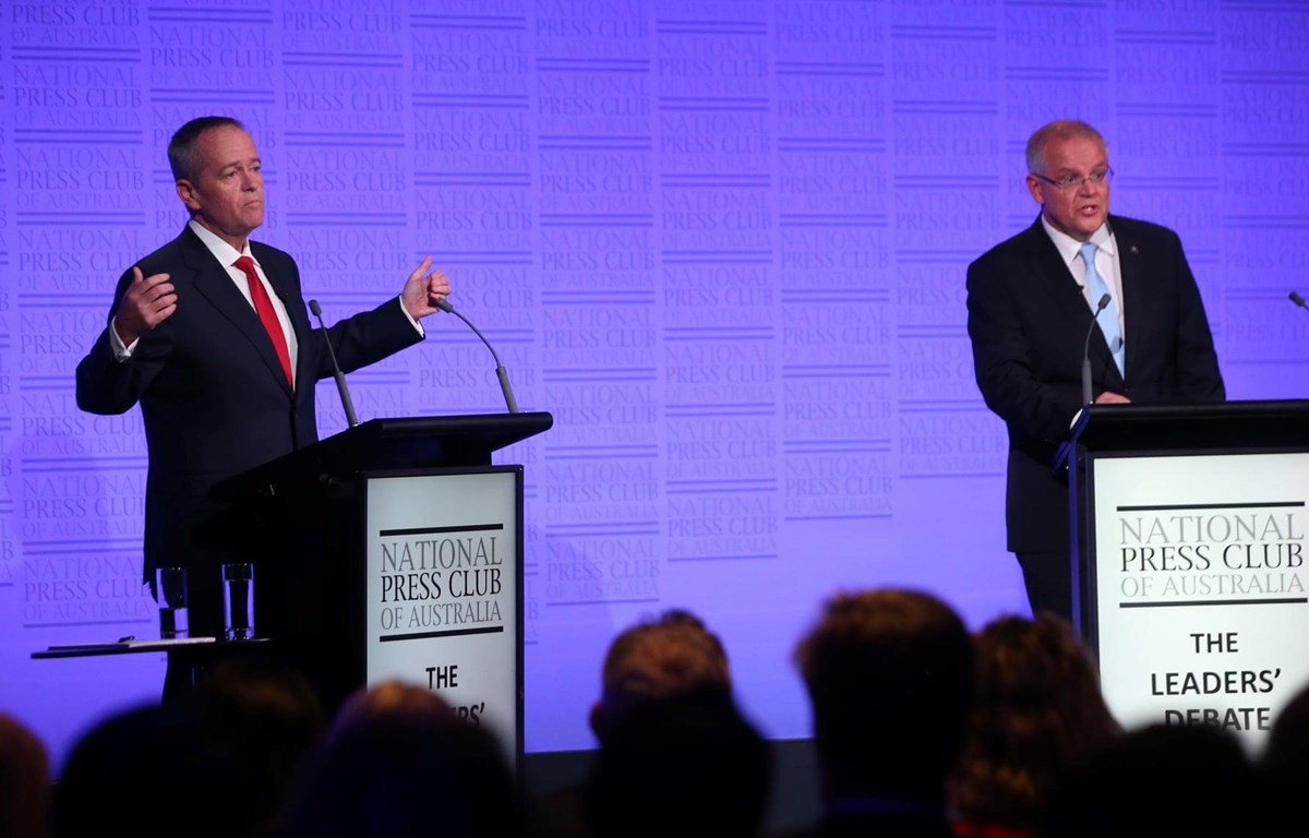 Thủ tướng Australia Scott Morrison và lãnh đạo đối lập Bill Shorten tranh luận. (Nguồn: The Guardian)