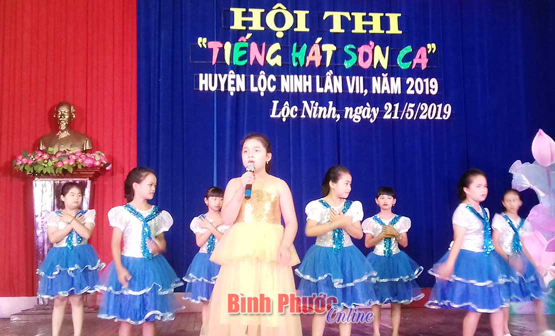 Lộc Ninh thi “Tiếng hát sơn ca”