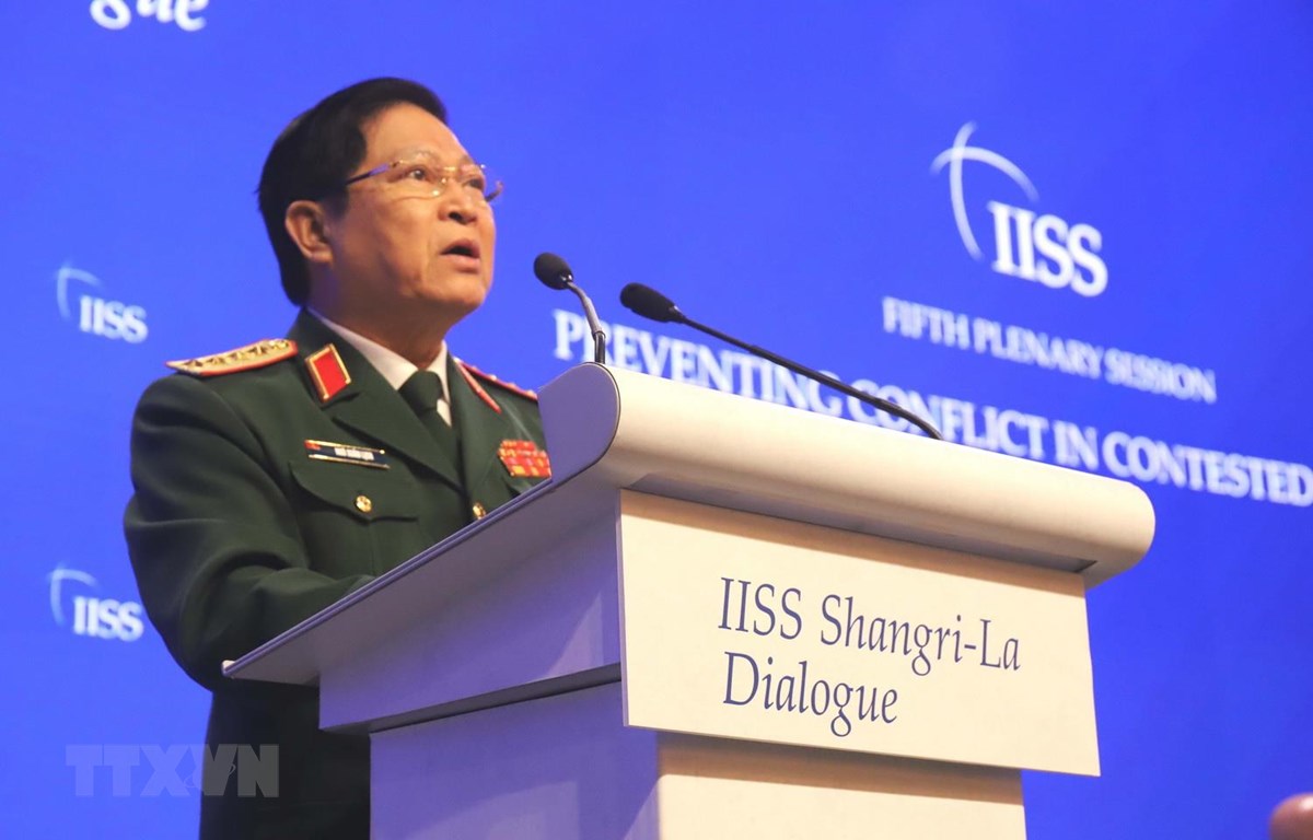 Bộ trưởng Quốc phòng Việt Nam Ngô Xuân Lịch phát biểu tại phiên thảo luận. (Ảnh: Xuân Vịnh/TTXVN)