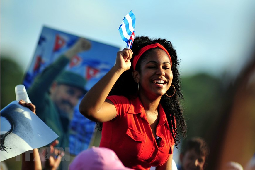  Niềm vui và nụ cười tràn ngập trong các lễ tuần hành 1/5 tại Cuba. (Ảnh: Lê Hà/TTXVN)