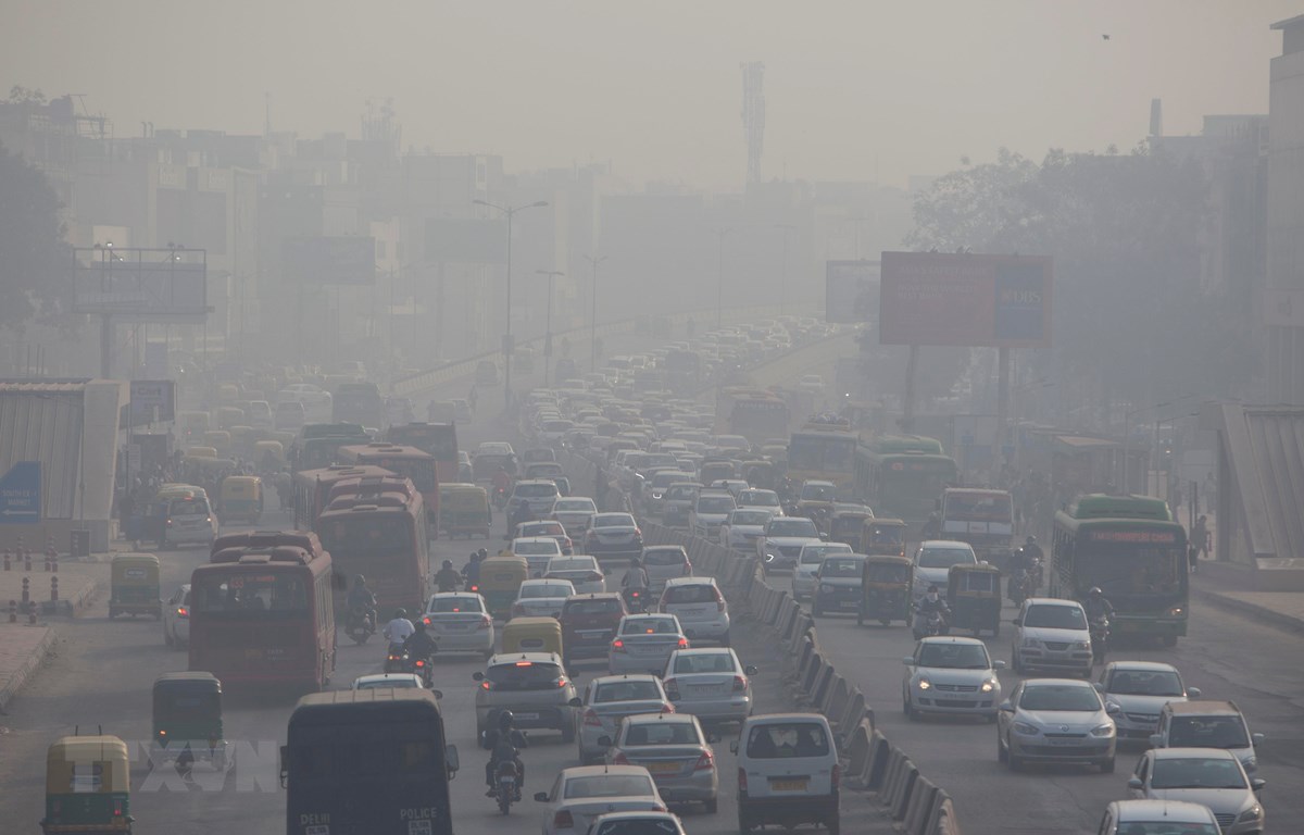 Khói mù ô nhiễm bao phủ dày đặc tại New Delhi, Ấn Độ. (Nguồn: AFP/TTXVN)

