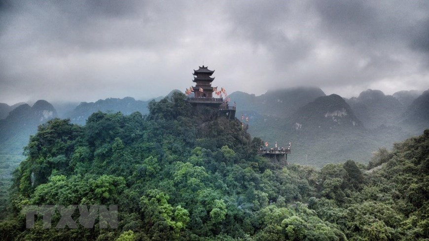  ...với gần 1.000ha hồ nước, 3.000ha núi đá, rừng tự nhiên. (Ảnh: Trọng Đạt/TTXVN)