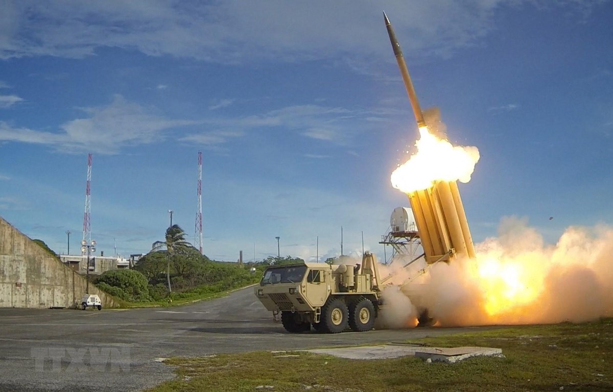 Ảnh tư liệu: Một vụ thử Hệ thống phòng thủ tên lửa tầm cao giai đoạn cuối (THAAD) của Mỹ. (Nguồn: AFP/TTXVN)