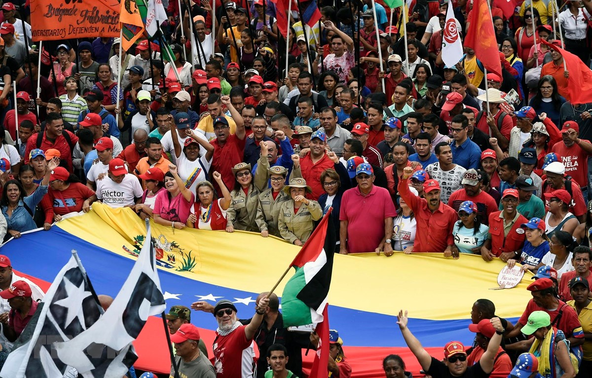 Những người ủng hộ Tổng thống Nicolas Maduro tham gia cuộc tuần hành tại thủ đô Caracas,ảnứngcủacaacutecnướctrecircnthếgiớivềacircmmưuđảochiacutenhtạ<strong>lịch thi đấu bóng đá thổ nhĩ kỳ</strong> Venezuela, ngày 13/4. (Ảnh: AFP/TTXVN)