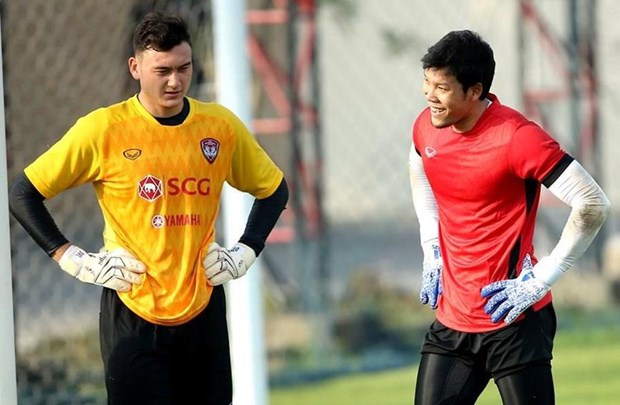 Thu thanh so 1 doi tuyen Thai Lan hao huc doi dau Dang Van Lam hinh anh 1