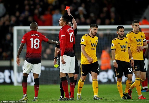 Manchester United lai phai 'nem trai dang' truoc Wolverhampton hinh anh 3