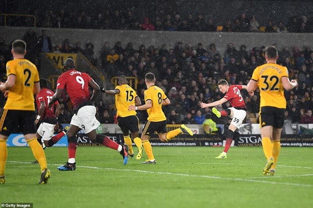 Manchester United lai phai 'nem trai dang' truoc Wolverhampton hinh anh 2