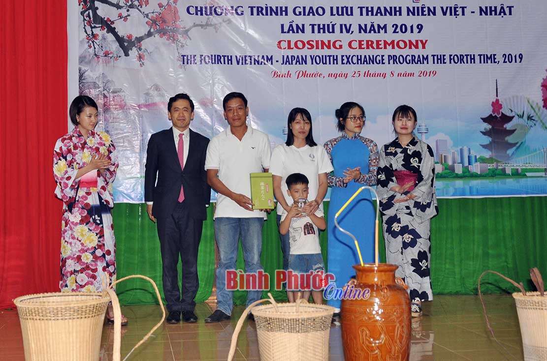 Bế mạc giao lưu thanh niên Việt