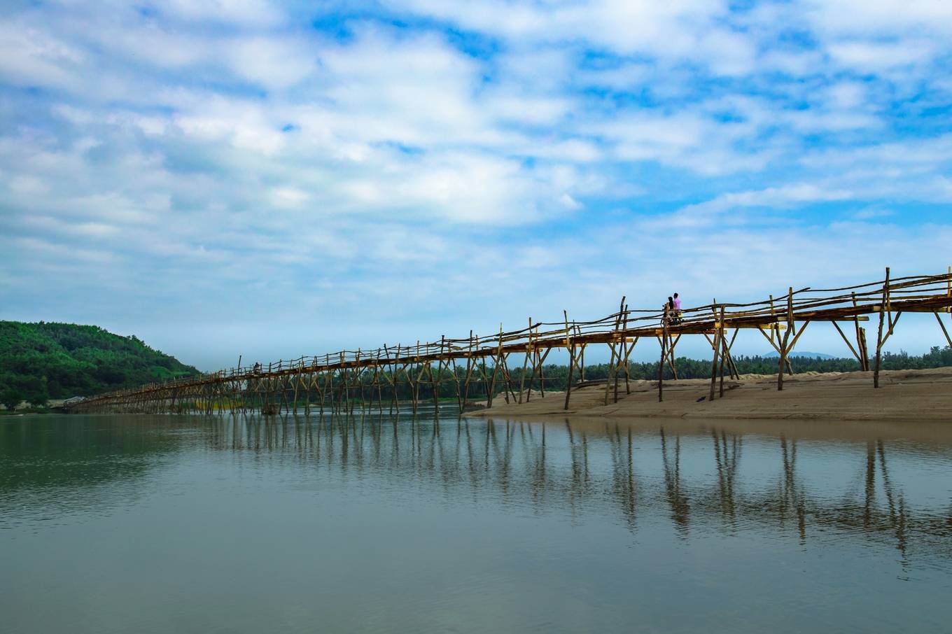 Cây cầu gỗ dài nhất Việt Nam