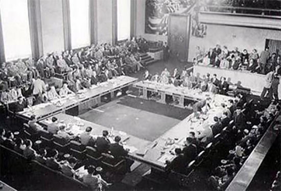 Một trong những buổi họp của Hội nghị Giơ-ne-vơ năm 1954. (Ảnh tư liệu)