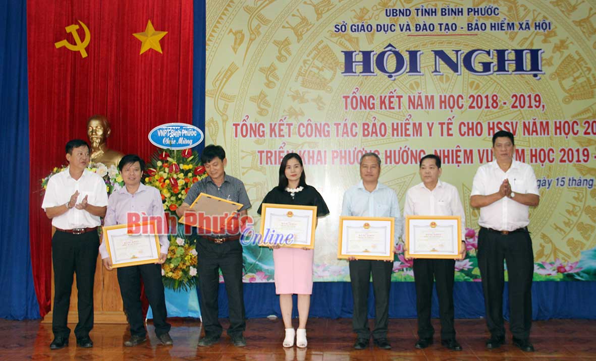 Các tập thể nhận bằng khen của Tổng giám đốc Bảo hiểm xã hội Việt Nam