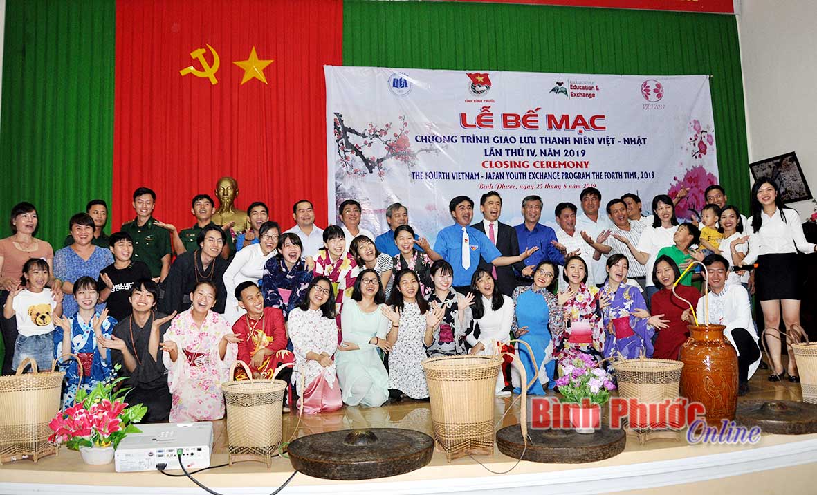 Chương trình giao lưu thanh niên Việt - Nhật lần thứ 4 khép lại với niềm vui gắn kết giữa các bạn thanh niên Việt Nam, người dân và chính quyền cơ sở với đoàn thanh niên đến từ Nhật Bản và họ đã cùng ghi dấu niềm vui đó bằng những bức hình kỷ niệm.