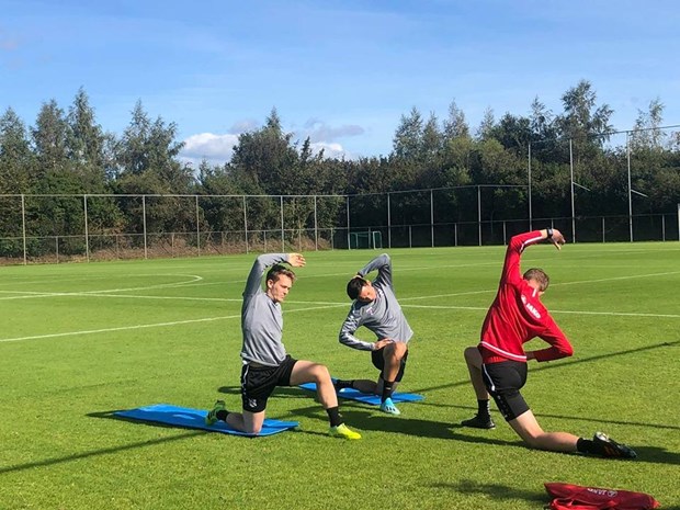 Doan Van Hau chu dong xin HLV Heerenveen cho ra san tap luyen hinh anh 2