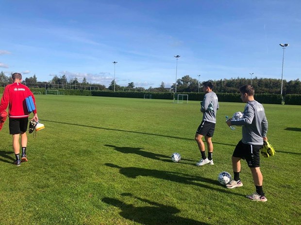 Doan Van Hau chu dong xin HLV Heerenveen cho ra san tap luyen hinh anh 3