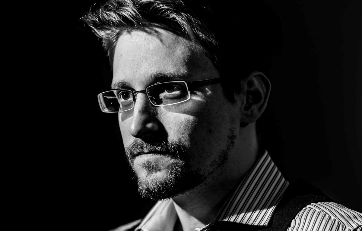 Edward Snowden,ựuđiệpviecircnMỹEdwardSnowdenchuẩnbịxuấtbảnhồ<strong>kq beijing guoan</strong> cựu nhân viên NSA. (Nguồn: Guardian)