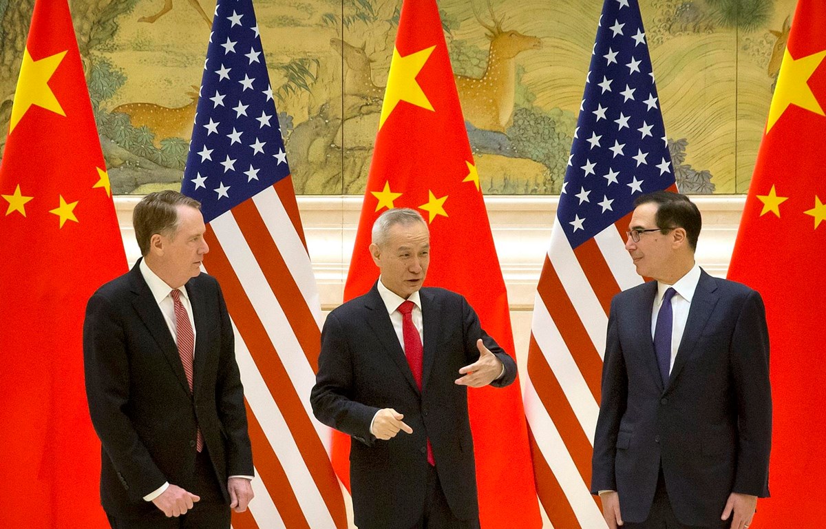 Đại diện Thương mại Mỹ Robert Lighthizer, Phó Thủ tướng Trung Quốc Lưu Hạc và Bộ trưởng Tài chính Steven Mnuchin tại vòng đàm phán hồi tháng 2/2/2019. (Ảnh: AFP/TTXVN)