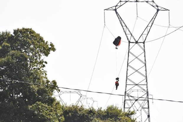 May bay tiem kich F-16 cua Bi roi tai Phap, 2 phi cong thoat chet hinh anh 1