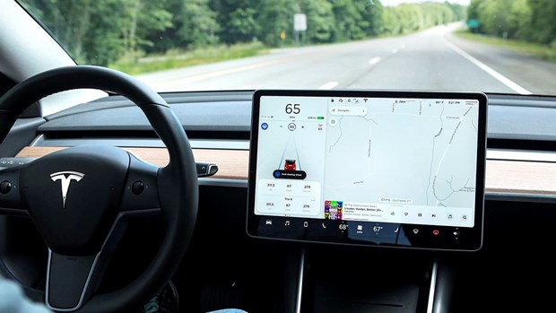Cuu nhan vien Tesla thua nhan tai ma nguon xe tu lai len mang iCloud hinh anh 1
