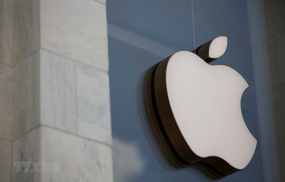 Biểu tượng của Apple tại cửa hàng ở Washington, DC của Mỹ. (Ảnh: AFP/TTXVN)
