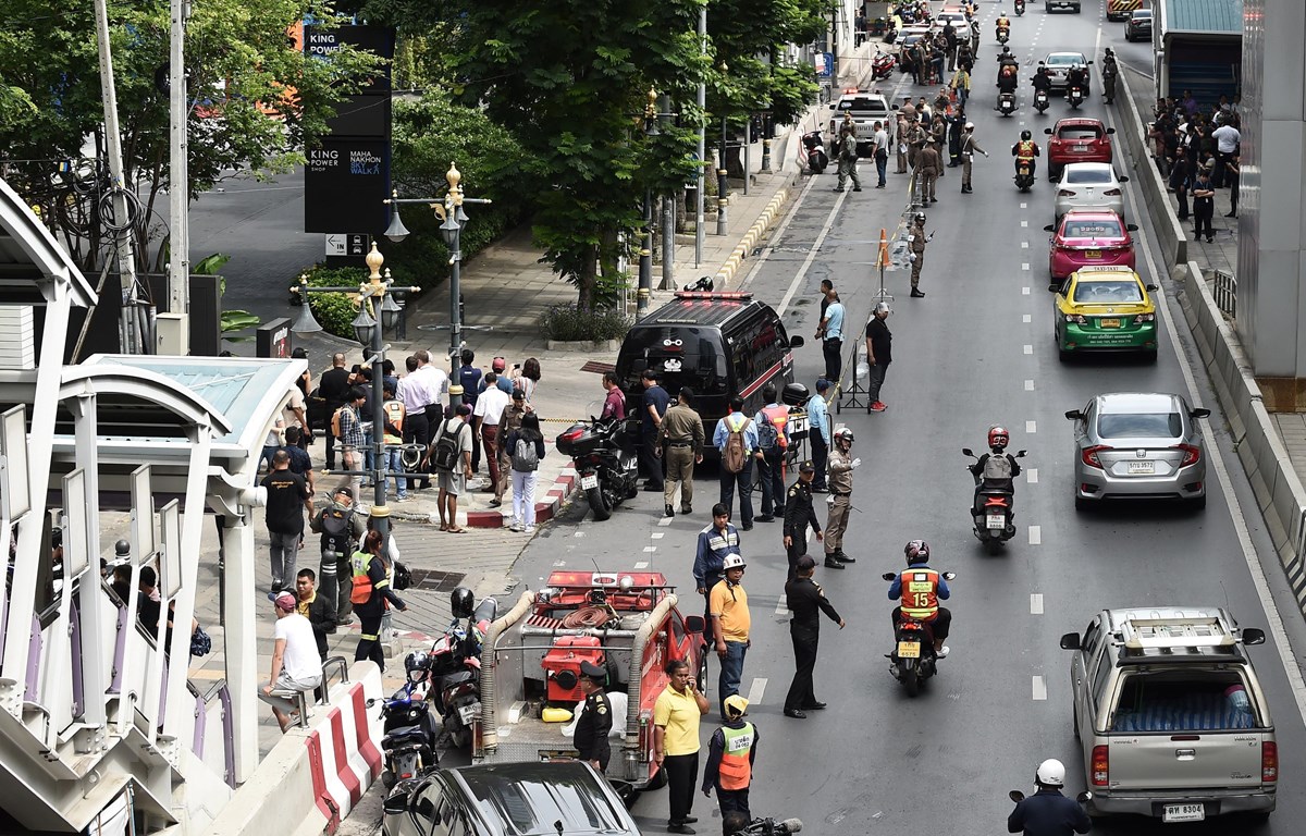 Cảnh sát phong tỏa hiện trường vụ nổ ở Bangkok, Thái Lan, ngày 2/8. (Ảnh: AFP/TTXVN)