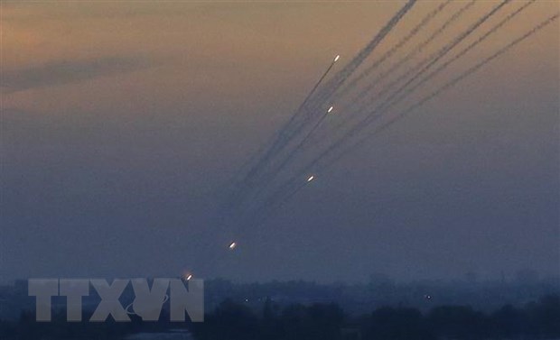 Israel tien hanh mot loat vu khong kich Gaza tra dua cac vu ban rocket hinh anh 1