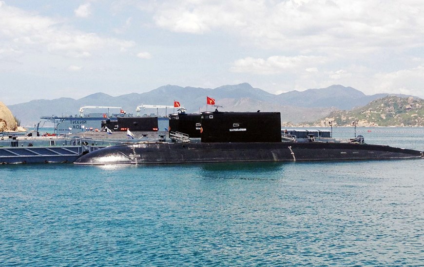  Tàu ngầm lớp Kilo 636 của Lữ đoàn Tàu ngầm 189 Hải quân được trang bị 6 ống phóng ngư lôi và tổ hợp tên lửa hành trình đa năng Klub-S - vũ khí uy lực nhất của loại tàu ngầm thế hệ này. (Ảnh: Tiên Minh/TTXVN)