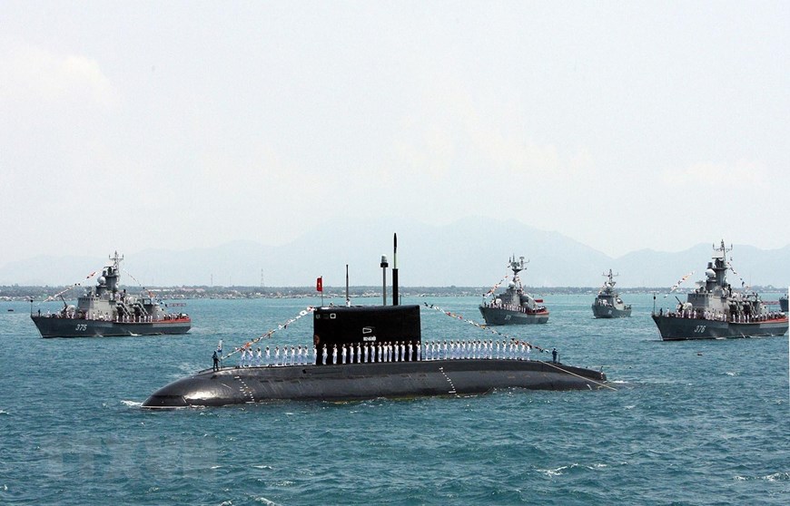  Tàu ngầm thuộc Lữ đoàn Tàu ngầm 189 và tàu chiến mặt nước của Quân chủng Hải quân tại quân cảng Cam Ranh, tỉnh Khánh Hòa. (Ảnh: Nguyễn Khang/TTXVN)