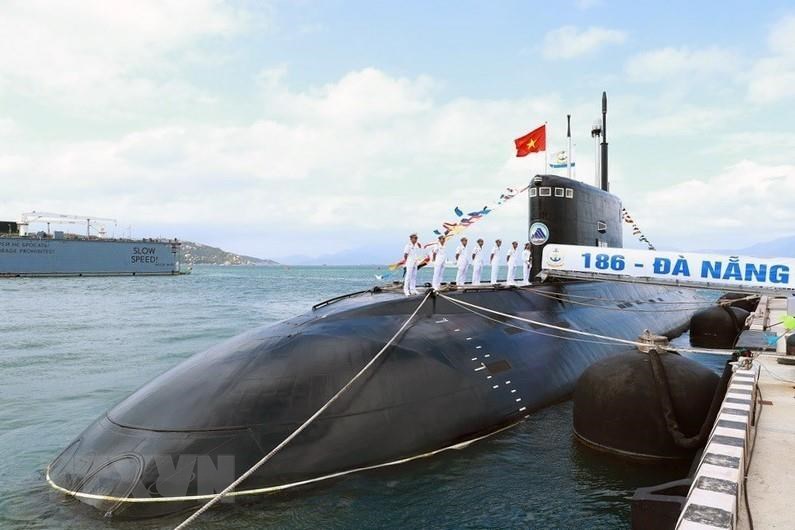  Tàu ngầm lớp Kilo 636 của Lữ đoàn Tàu ngầm 189 Hải quân được trang bị 6 ống phóng ngư lôi và tổ hợp tên lửa hành trình đa năng Klub-S - vũ khí uy lực nhất của loại tàu ngầm thế hệ này. (Ảnh: Tiên Minh/TTXVN)   Tàu ngầm HQ-186 Đà Nẵng là 1 trong 6 tàu được trang bị cho Hải quân Việt Nam, thuộc loại tàu ngầm tiên tiến nhất trên thế giới. (Ảnh: Thống Nhất/TTXVN)