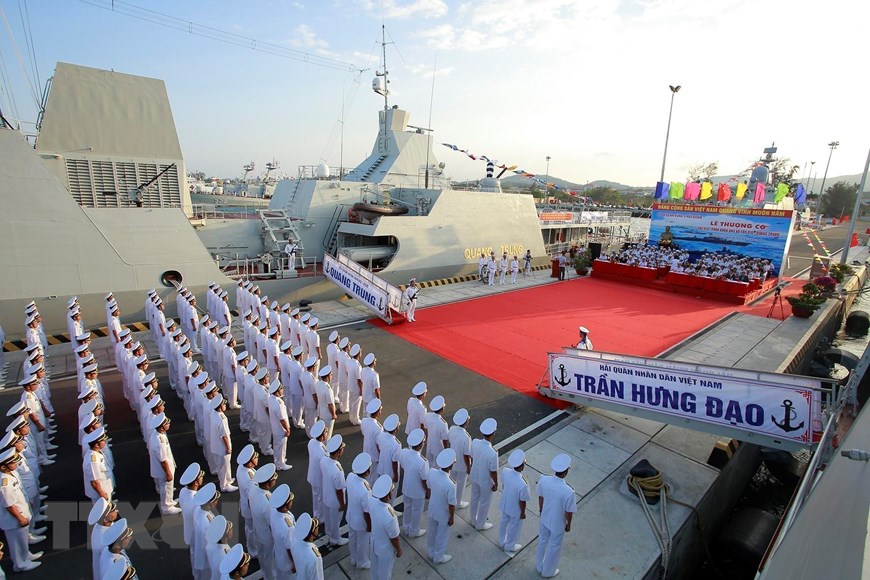  Tàu ngầm HQ-186 Đà Nẵng là 1 trong 6 tàu được trang bị cho Hải quân Việt Nam, thuộc loại tàu ngầm tiên tiến nhất trên thế giới. (Ảnh: Thống Nhất/TTXVN)   Lễ thượng cờ cho 2 tàu hộ vệ tên lửa 015-Trần Hưng Đạo và 016-Quang Trung - 2 trong số 4 tàu hộ vệ tên lửa hiện đại lớp Gepard 3.9 hiện có của Hải quân Việt Nam. (Nguồn: TTXVN phát)