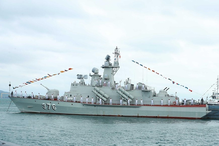  Tàu tên lửa cao tốc Molniya (Tia chớp) HQ-376 Dự án 1241.8 mua từ Nga, được trang bị hệ thống vũ khí mạnh tương đương các chiến hạm lớn. (Ảnh: Thống Nhất/TTXVN)