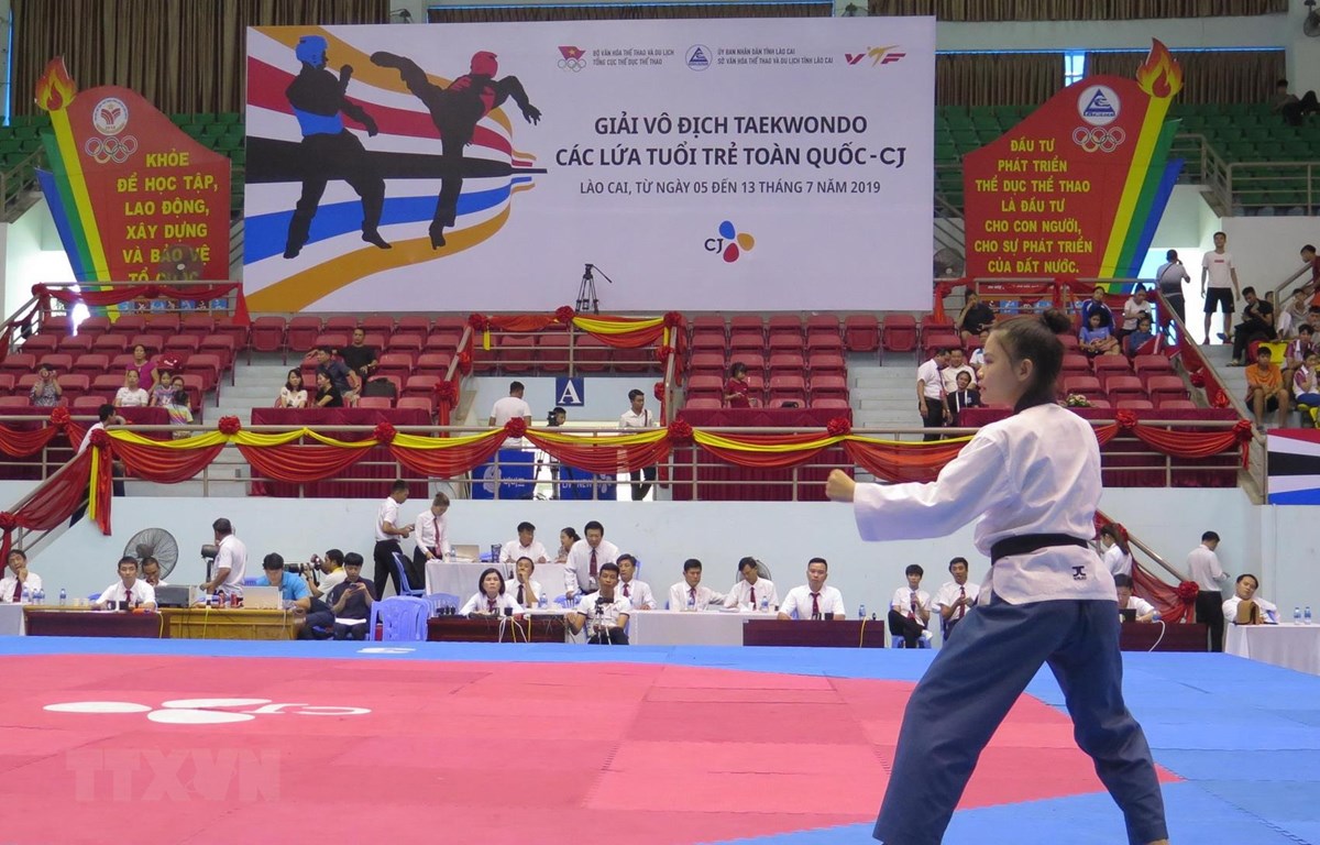 VĐV thi đấu quyền tiêu chuẩn và quyền sáng tạo. (Ảnh: Hương Thu/TTXVN)