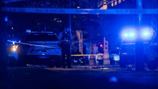 My: Lai xay ra xa sung tai Tay Chicago, nhieu nguoi trung dan hinh anh 1