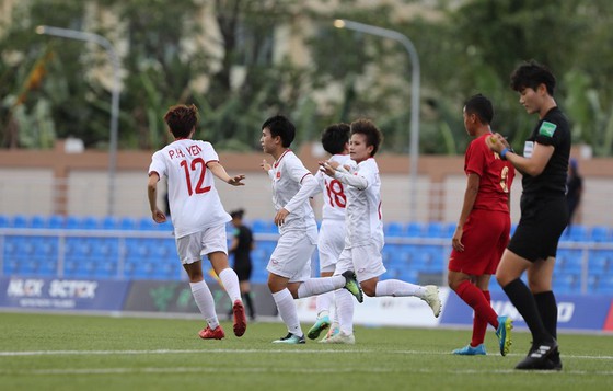 Việt Nam nhanh chóng tạo cách biệt 2 bàn ở đầu trận