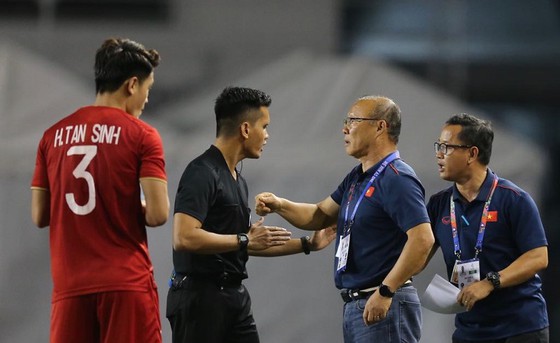(Trực tiếp) U22 Việt Nam - U22 Indonesia 2-1: Ho&agrave;ng Đức khai hỏa ảnh 4