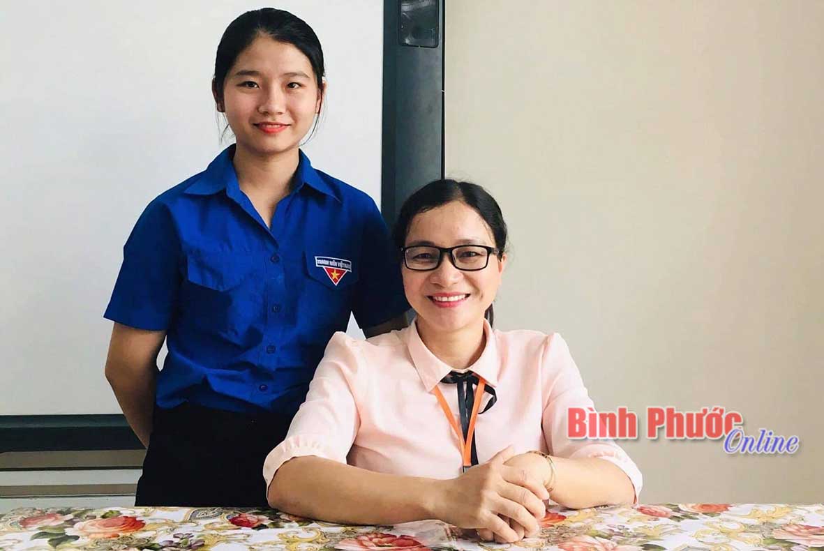 Cô Nguyễn Thị Anh Đào và học sinh Nguyễn Thị Mỹ Linh