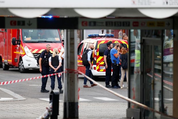 Phap phat hien hang chuc nguoi di cu Pakistan trong mot xe tai hinh anh 1