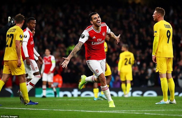Ket qua: Arsenal thang tung bung, M.U 'bat luc' tren dat Ha Lan hinh anh 2