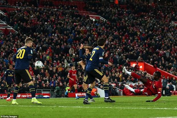 Liverpool ha Arsenal o tran cau sieu kich tinh co den 10 ban thang hinh anh 2