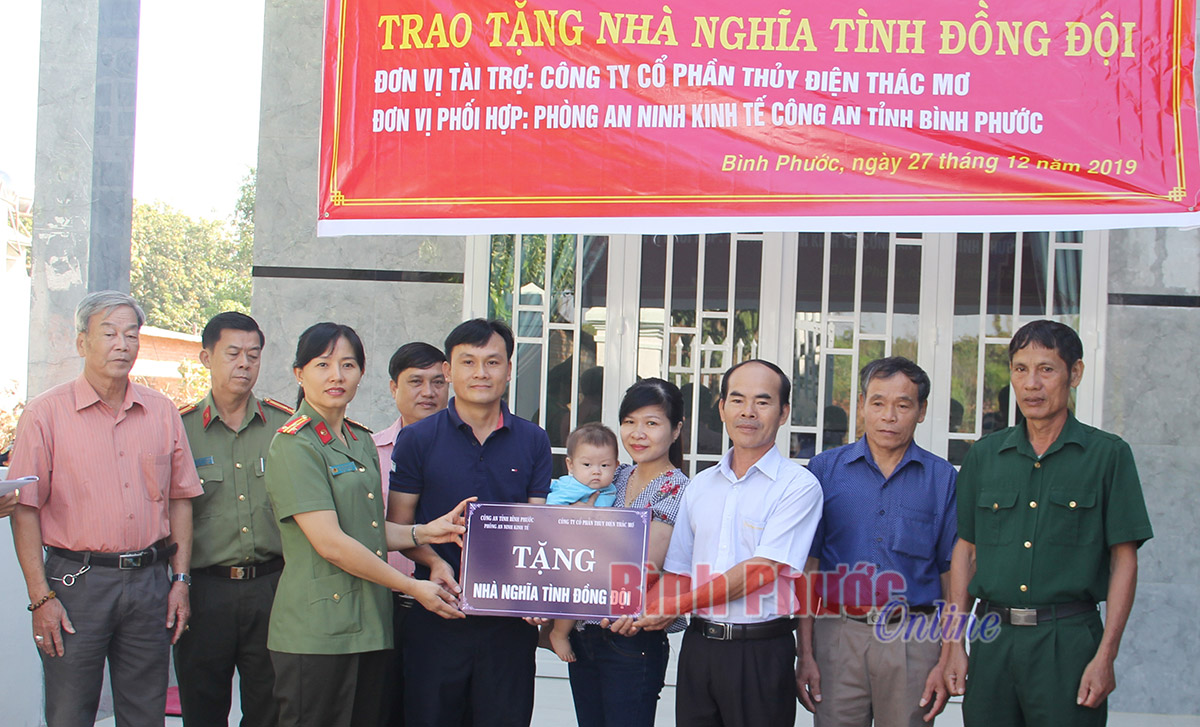 Thủy điện Thác Mơ trao nhà nghĩa tình đồng đội