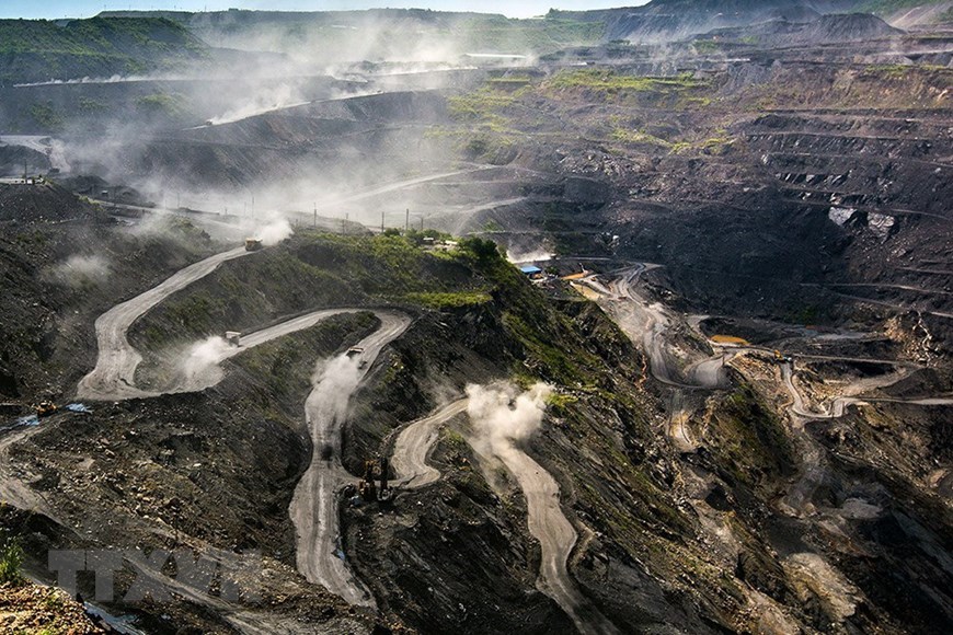  Tr&ecirc;n khai trường mỏ than Cọc S&aacute;u - Vinacomin (Quảng Ninh). (Ảnh: Trọng Đạt/TTXVN)