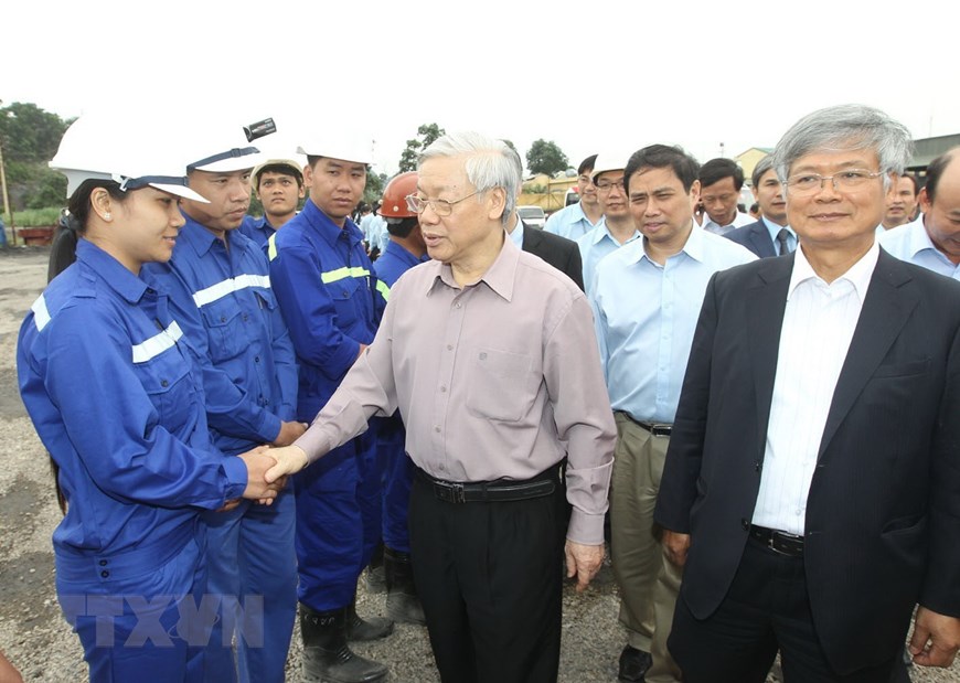  Tổng B&iacute; thư Nguyễn Ph&uacute; Trọng thăm C&ocirc;ng ty Cổ phần than N&uacute;i B&eacute;o trong chuyến l&agrave;m việc với Tập đo&agrave;n c&ocirc;ng nghiệp Than-Kho&aacute;ng sản Việt Nam, s&aacute;ng 6/4/2013, tại Quảng Ninh. (Ảnh: Tr&iacute; Dũng/TTXVN)
